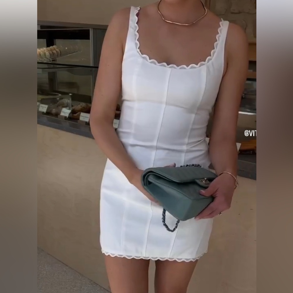 Dress - Picture 2 of 9